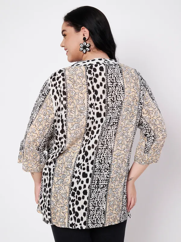 front_opening_buttons_mandarin_collor_,_V_neck_,3/4_sleeves__printed__blACKshirt
