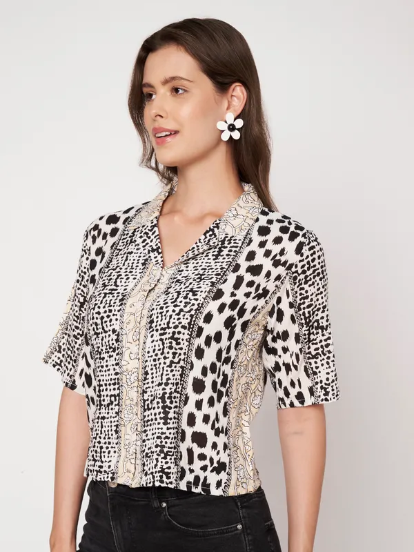half_sleeves_,collor_front_open__buttons_,_ethnic_motif_printed__top