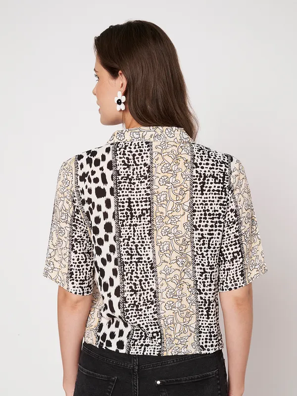 half_sleeves_,collor_front_open__buttons_,_ethnic_motif_printed__top