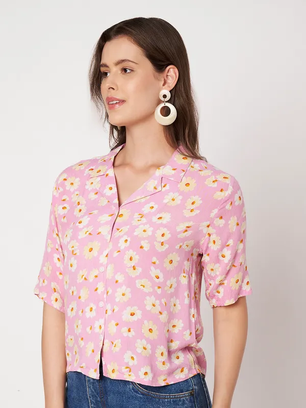 half_sleeves_,collor_front_open__buttons_,_floral_printed__top