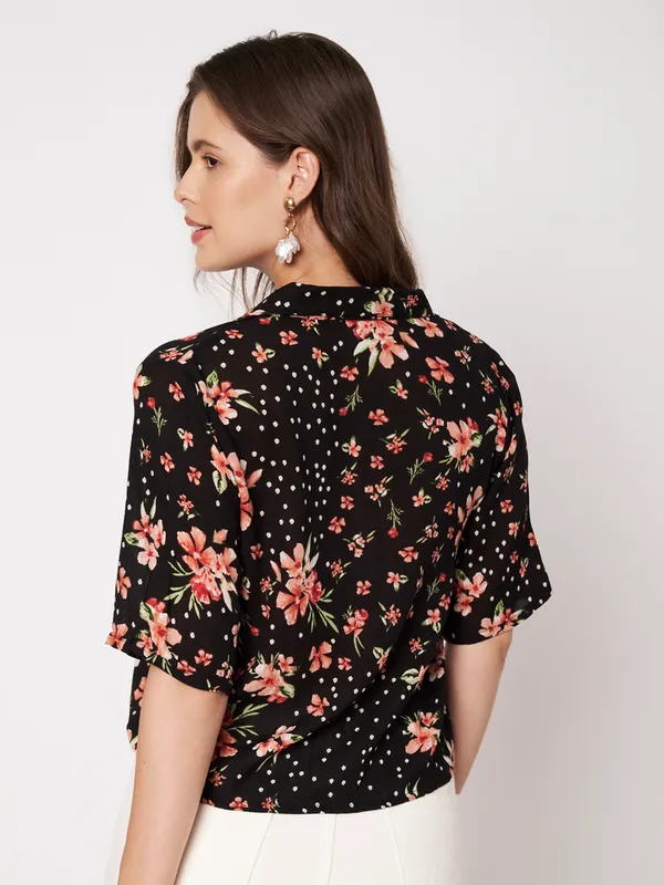 half_sleeves_,collor_front_open__buttons_,_floral_printed__top