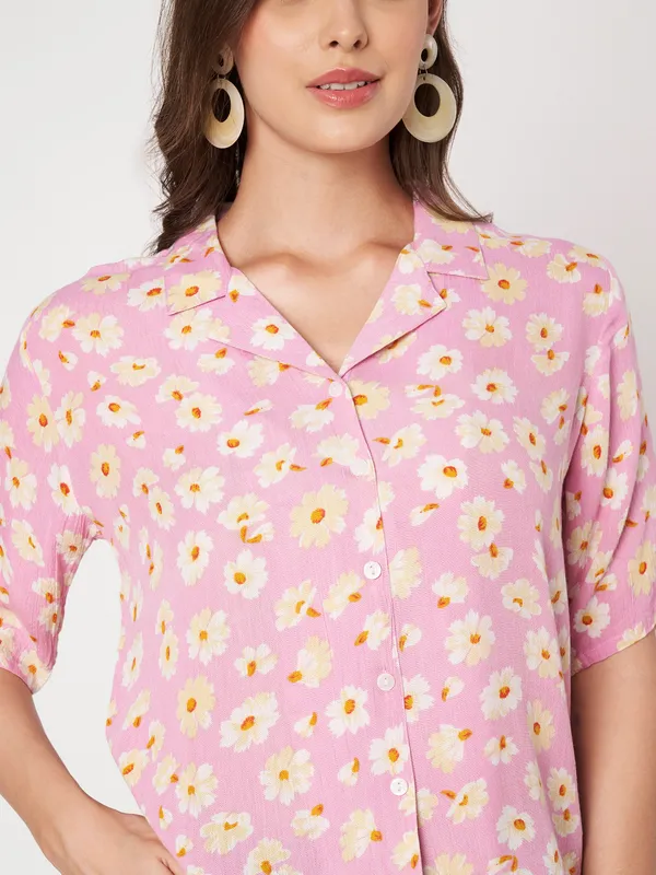 half_sleeves_,collor_front_open__buttons_,_floral_printed__top