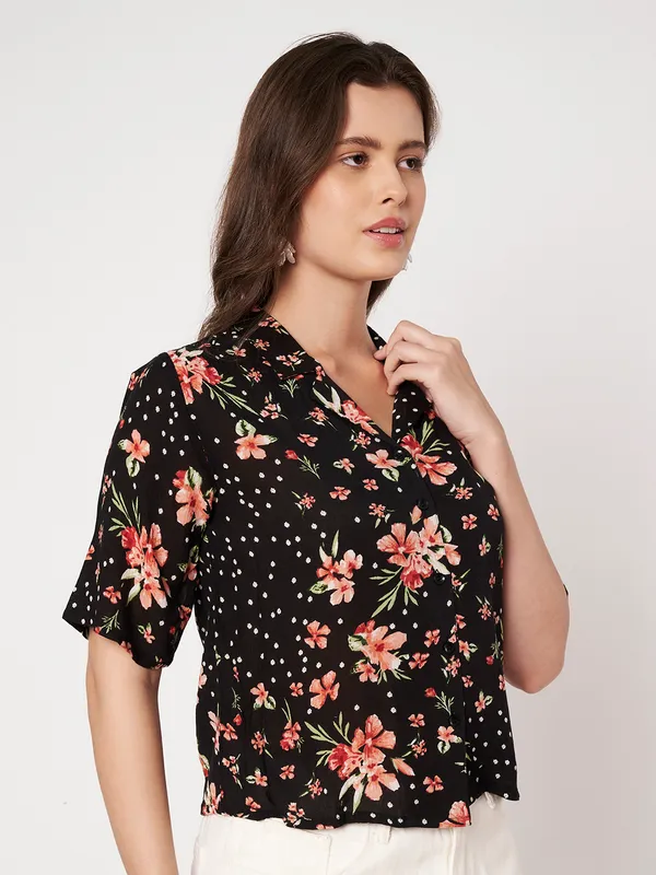 half_sleeves_,collor_front_open__buttons_,_floral_printed__top