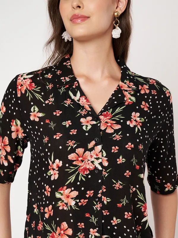 half_sleeves_,collor_front_open__buttons_,_floral_printed__top
