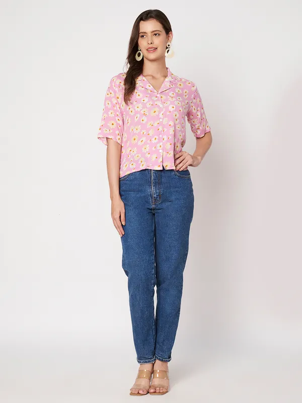 half_sleeves_,collor_front_open__buttons_,_floral_printed__top