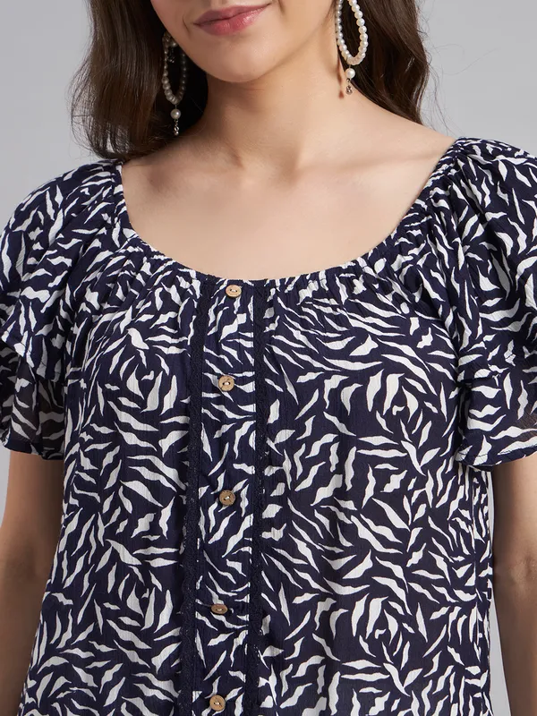half_sleeves_,round_neck_,_elastic_on_neck,can_be_worn_off_shoulder_,lace_detailing_,cocunut_show_buttons