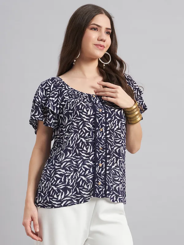 half_sleeves_,round_neck_,_elastic_on_neck,can_be_worn_off_shoulder_,lace_detailing_,cocunut_show_buttons