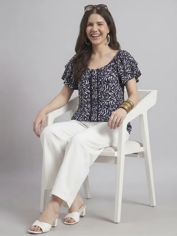 half_sleeves_,round_neck_,_elastic_on_neck,can_be_worn_off_shoulder_,lace_detailing_,cocunut_show_buttons