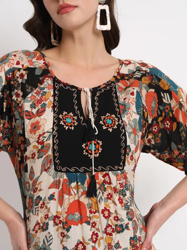 round_neck_half_sleeves,embroidery_at_neck,doori_printed_blouse