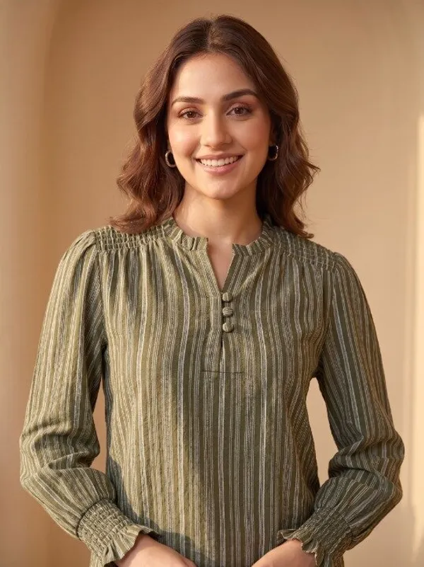 mandrain_collor__front__half_open_fabric_buttons,_full_sleeves_with_elastic_,_with_lining_printed_lurex__top