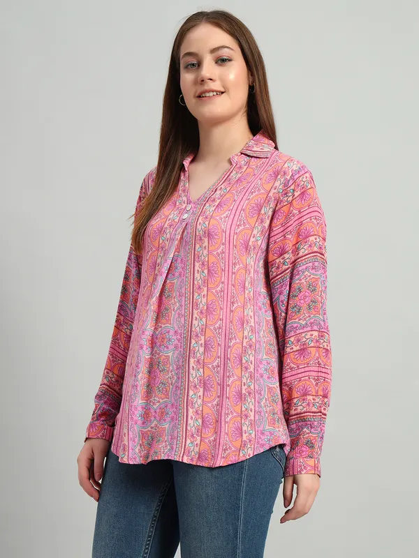 mandrain_collor_v_neck_full_sleeves_show_buttons_pleat_in_front__printed_short_kurti_top