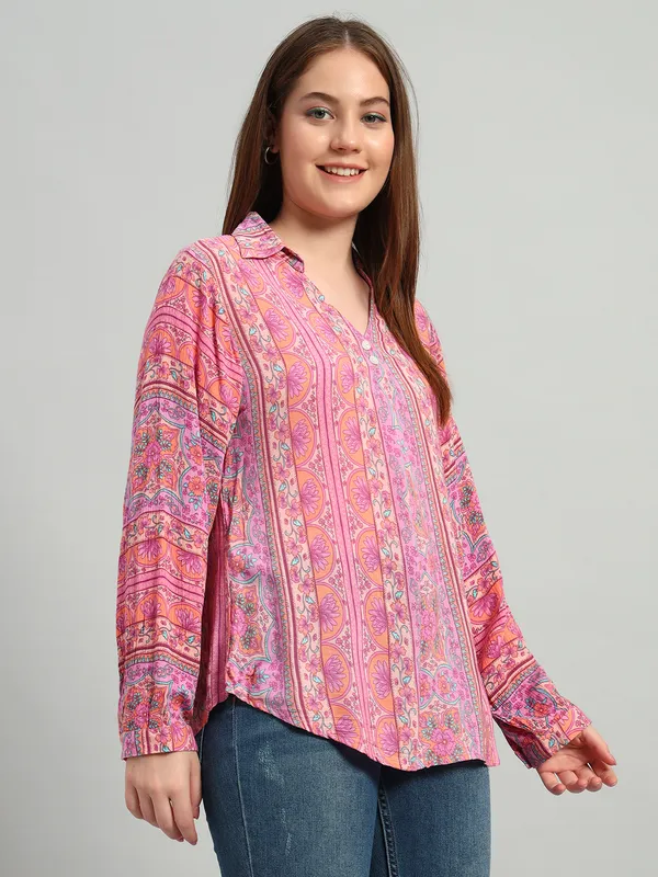 mandrain_collor_v_neck_full_sleeves_show_buttons_pleat_in_front__printed_short_kurti_top