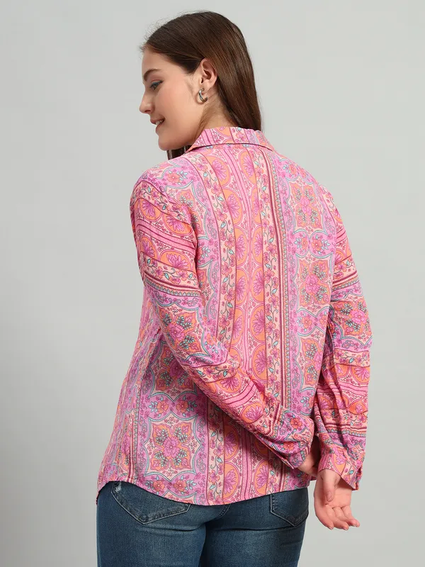 mandrain_collor_v_neck_full_sleeves_show_buttons_pleat_in_front__printed_short_kurti_top