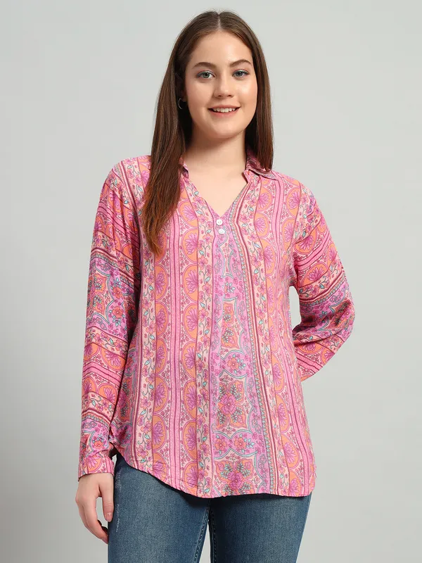 mandrain_collor_v_neck_full_sleeves_show_buttons_pleat_in_front__printed_short_kurti_top