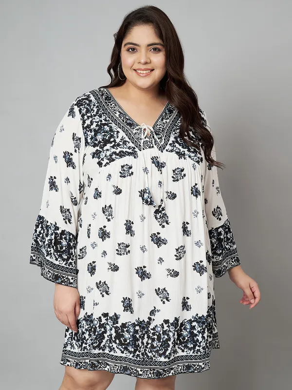Plus_Size_Black_&_White_V-Neck_Printed_Dress_-_Full_Sleeve_Dress_With_Dori_At_Neck