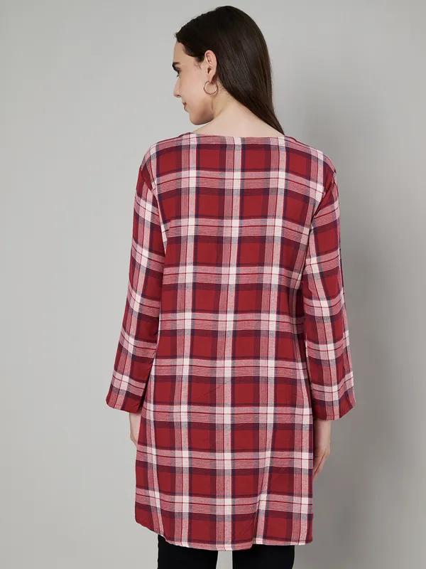 round_neck_front_pocket_with_wooden_buttons_full_sleeves_asymmetric_bottom_woven_check_top