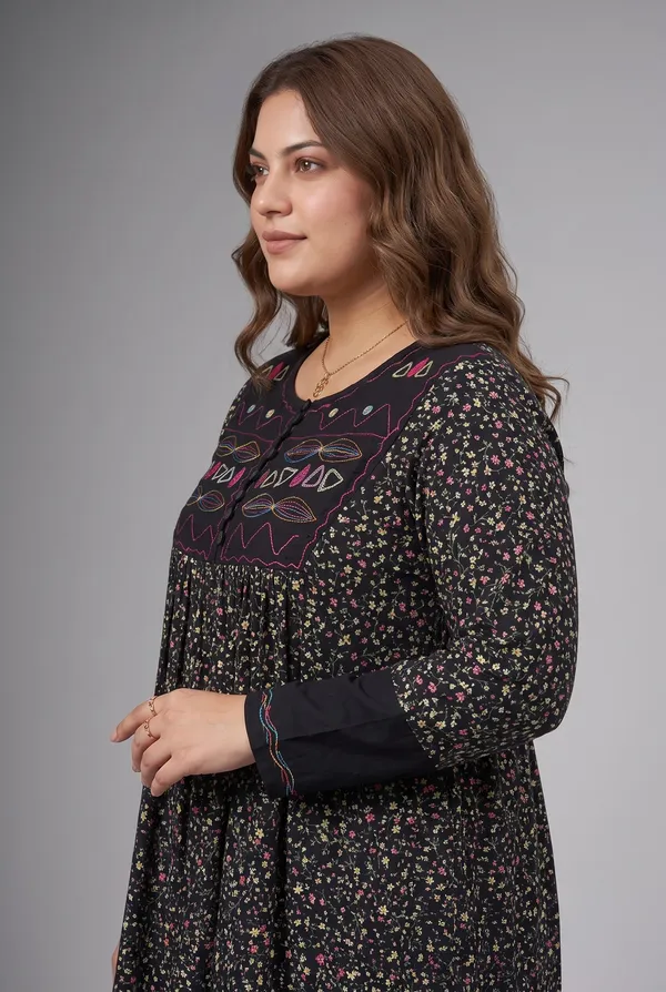 round_neck_,printed_full_sleeves,_Embroidery_at_neck_and_bottom,buttons_at_neck_tunic_kurti