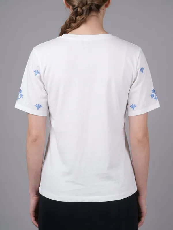 round_neck_half_sleeves_schiffli_emboidered_top_with_lining_washed