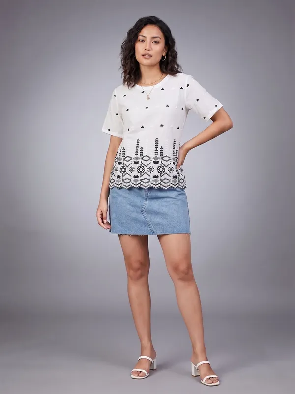 round_neck_half_sleeves_schiffli_emboidered_top_with_lining_washed