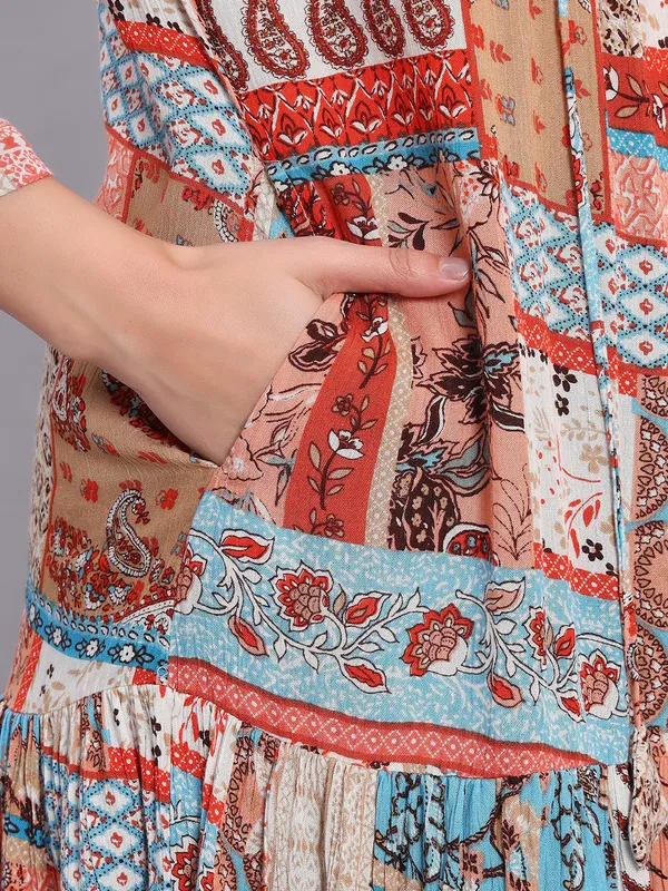 round_neck_lace_at_yoke,_doori_at_neck,3/4_sleeves_bottom_tier_printed_tunic