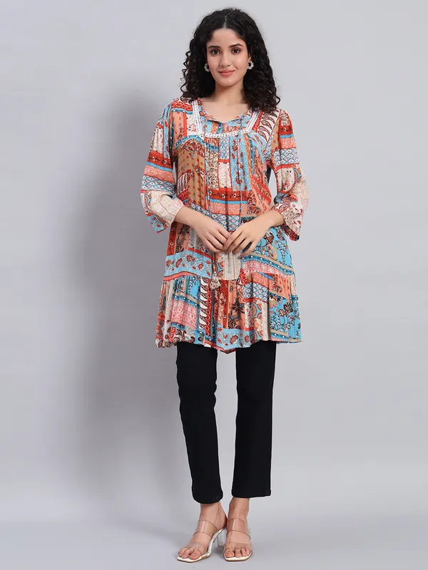 round_neck_lace_at_yoke,_doori_at_neck,3/4_sleeves_bottom_tier_printed_tunic