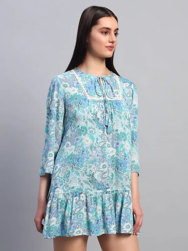 round_neck_lace_at_yoke,_doori_at_neck,3/4_sleeves_bottom_tier_printed_tunic