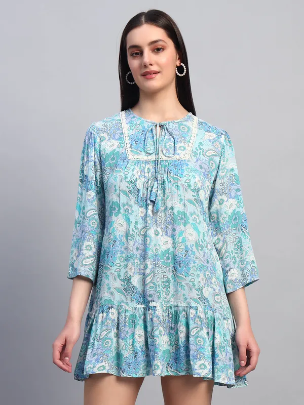 round_neck_lace_at_yoke,_doori_at_neck,3/4_sleeves_bottom_tier_printed_tunic