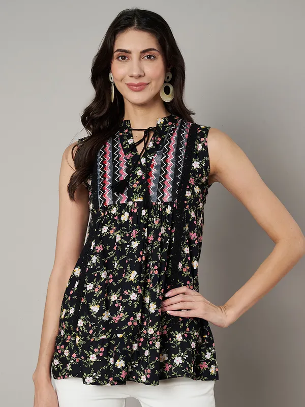 without_sleeves_v_neck_,doori_closure_at_neck_lace_detailing_in_front_and_back_.___mix_nmatch_printed_top,_short_kurti