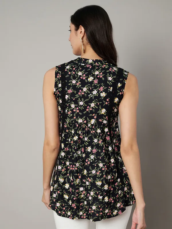 without_sleeves_v_neck_,doori_closure_at_neck_lace_detailing_in_front_and_back_.___mix_nmatch_printed_top,_short_kurti