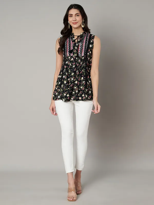 without_sleeves_v_neck_,doori_closure_at_neck_lace_detailing_in_front_and_back_.___mix_nmatch_printed_top,_short_kurti