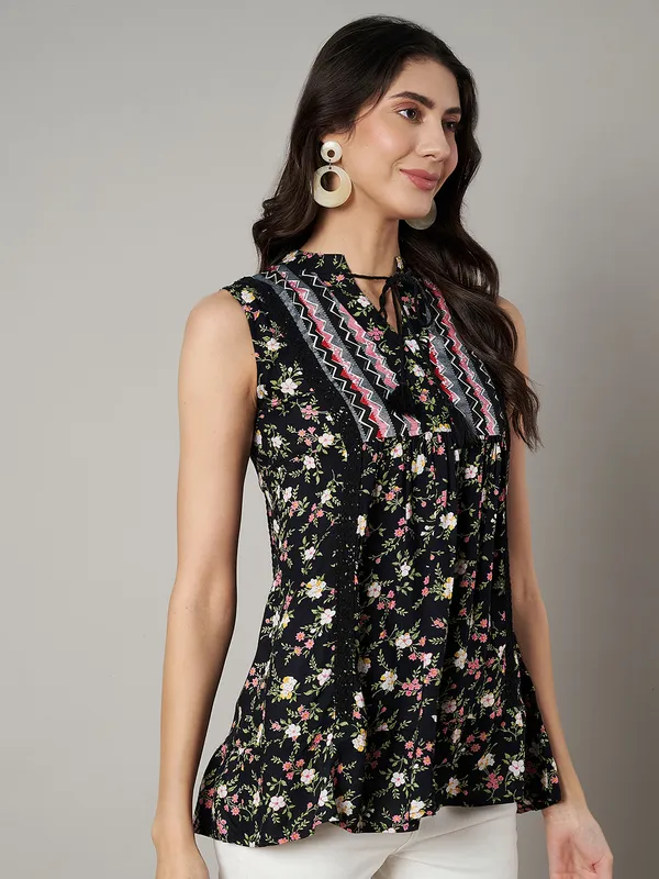 without_sleeves_v_neck_,doori_closure_at_neck_lace_detailing_in_front_and_back_.___mix_nmatch_printed_top,_short_kurti