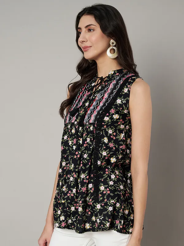 without_sleeves_v_neck_,doori_closure_at_neck_lace_detailing_in_front_and_back_.___mix_nmatch_printed_top,_short_kurti