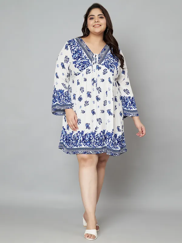 PLUS_SIZE_V_NECK_FLOWER_DORI_AT_NECK,_FULL_SLEEVE_PRINTED_TOP