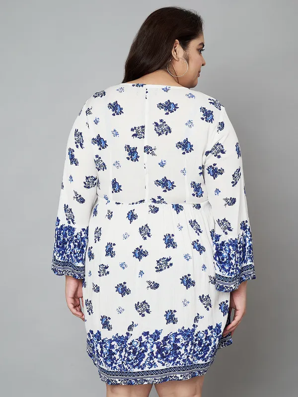 PLUS_SIZE_V_NECK_FLOWER_DORI_AT_NECK,_FULL_SLEEVE_PRINTED_TOP