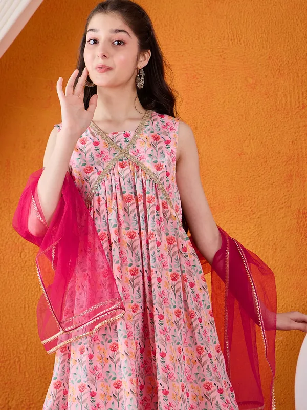 Cherry_&_Jerry_Peach_Chinon_Silk_Kurta_Set_With_Dupatta