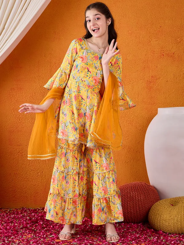 Cherry_&_Jerry_Yellow_Chinon_Silk_Kurta_Set_With_Dupatta