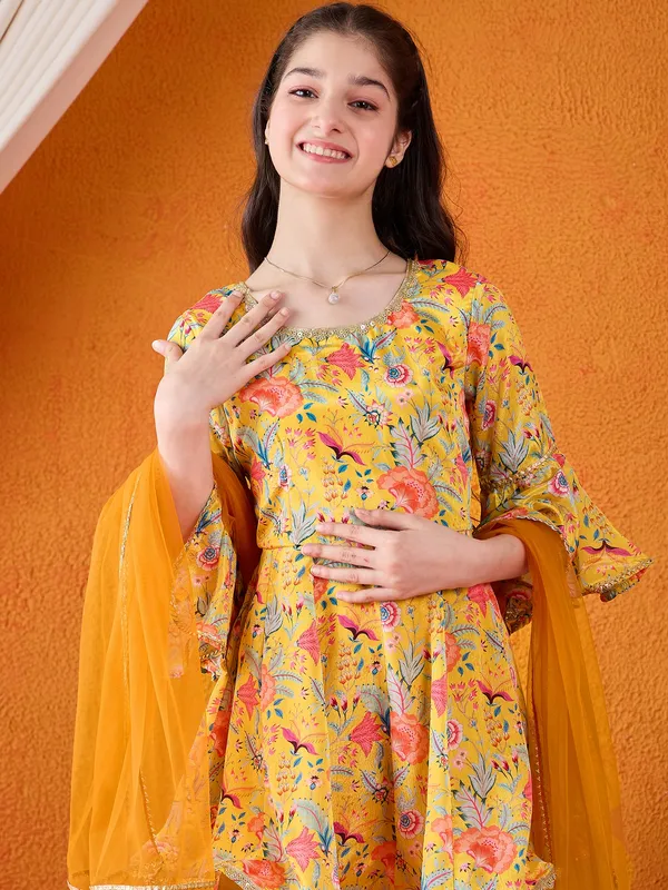 Cherry_&_Jerry_Yellow_Chinon_Silk_Kurta_Set_With_Dupatta