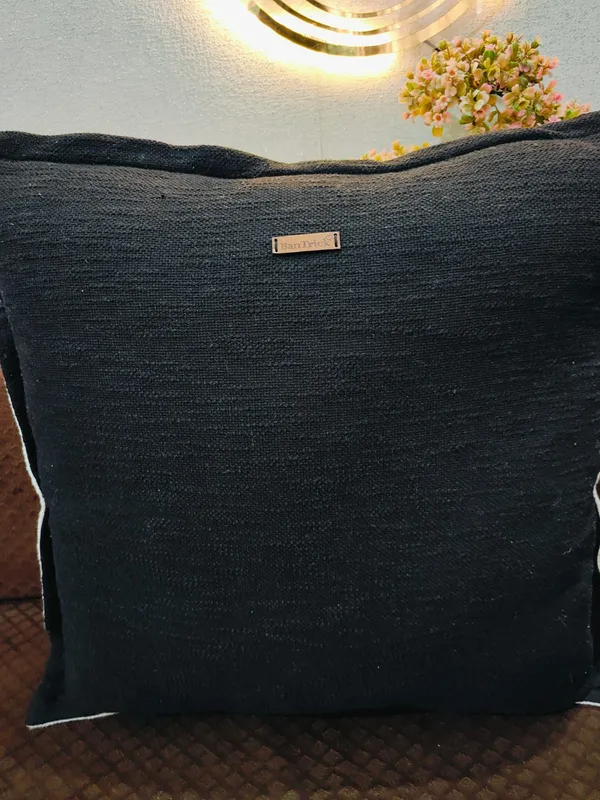 Throw_Chushion-Decorative_Cushions_For_Sofas_And_Beds