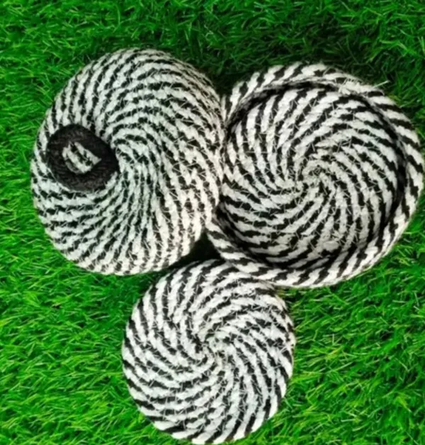 Cotton_Rope/_Jute_/Small_Dry_grass/Natural_Cane/Chic_Dry_Grass_Bag/Farmhouse_Coasters_for_Drinks/Absorbent_Coasterfor_Fabletop_Protection/Women_Coaster,Rustic_Coaster,Rope_Drink_Coaster-Black_Molding