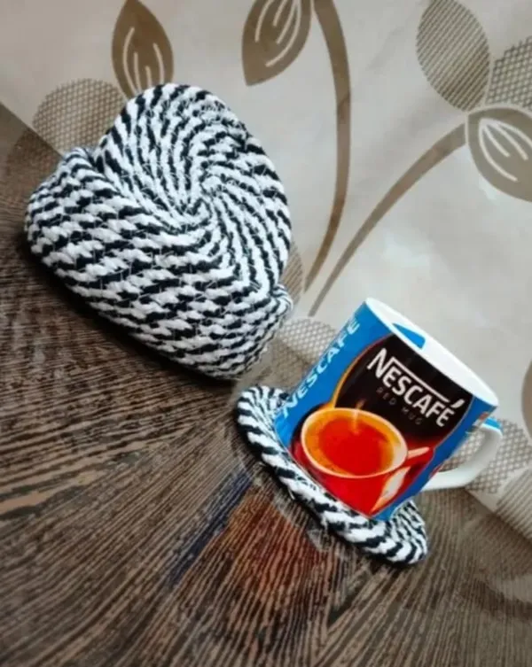 Cotton_Rope/_Jute_/Small_Dry_grass/Natural_Cane/Chic_Dry_Grass_Bag/Farmhouse_Coasters_for_Drinks/Absorbent_Coasterfor_Fabletop_Protection/Women_Coaster,Rustic_Coaster,Rope_Drink_Coaster-Black_Molding