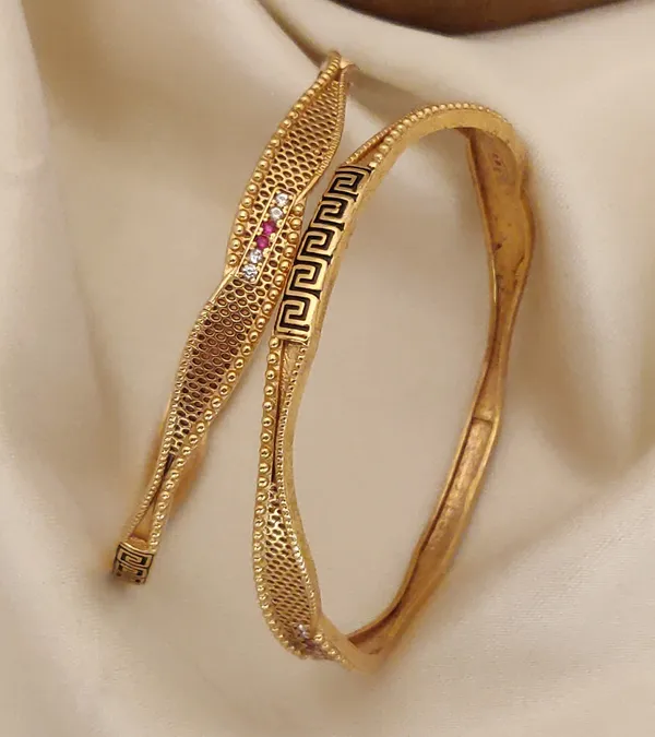 Rose_Gold-Toned_Modern_Bangles_with_Refined_Design_for_Women