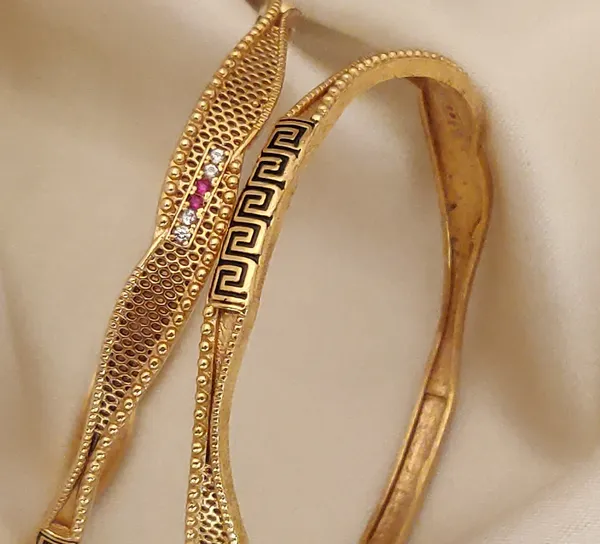 Rose_Gold-Toned_Modern_Bangles_with_Refined_Design_for_Women