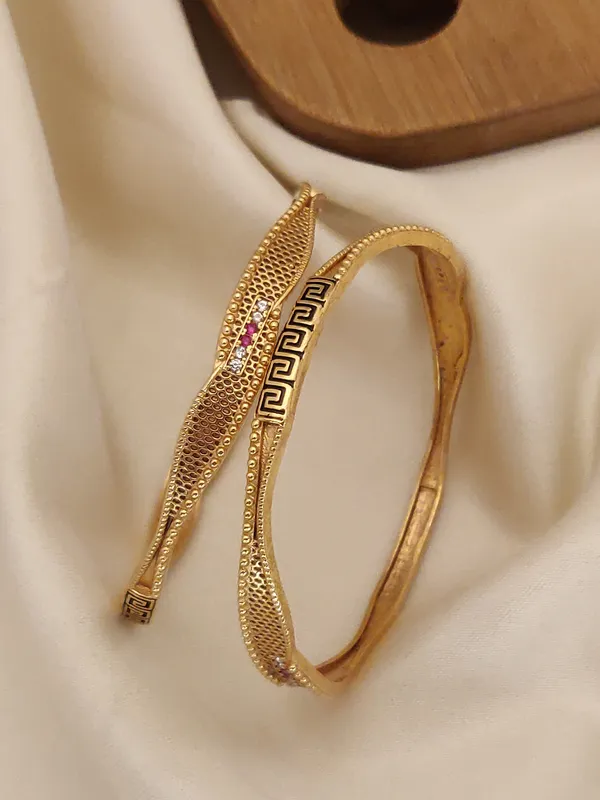 Rose_Gold-Toned_Modern_Bangles_with_Refined_Design_for_Women