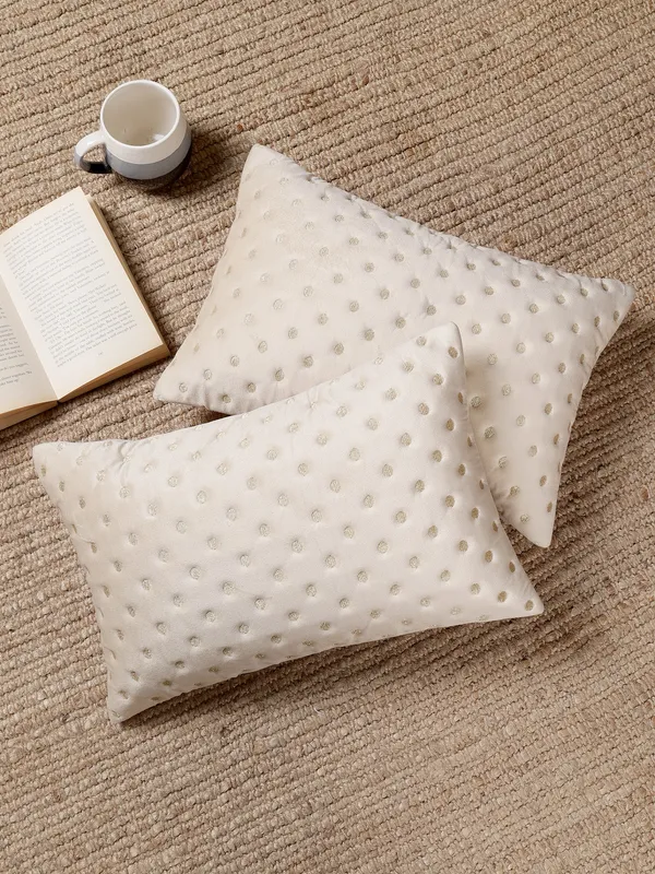 Modern_Dot_Design_Rectangular_Velvet_Cushion_Covers,_Pack_of_1_Piece_(12x18_inch.)_Cream_Color
