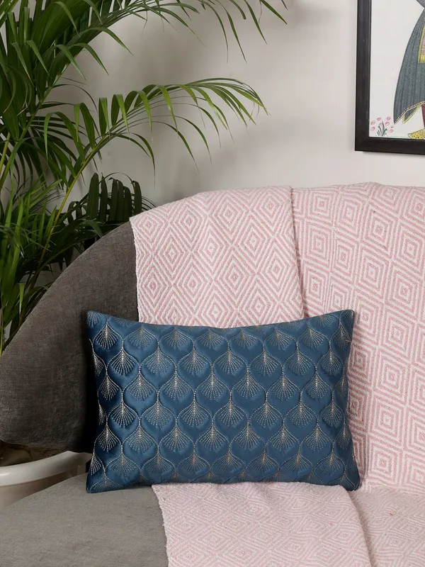 Elegant_Feather_Design_Rectangular_Velvet_Cushion_Covers,_Pack_of_1_Piece_(12x18_inch.)_Blue_Color