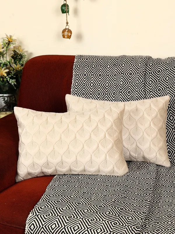 Elegant_Feather_Design_Rectangular_Velvet_Cushion_Covers,_Pack_of_2_Piece_(12x18_inch.)_Cream_Color