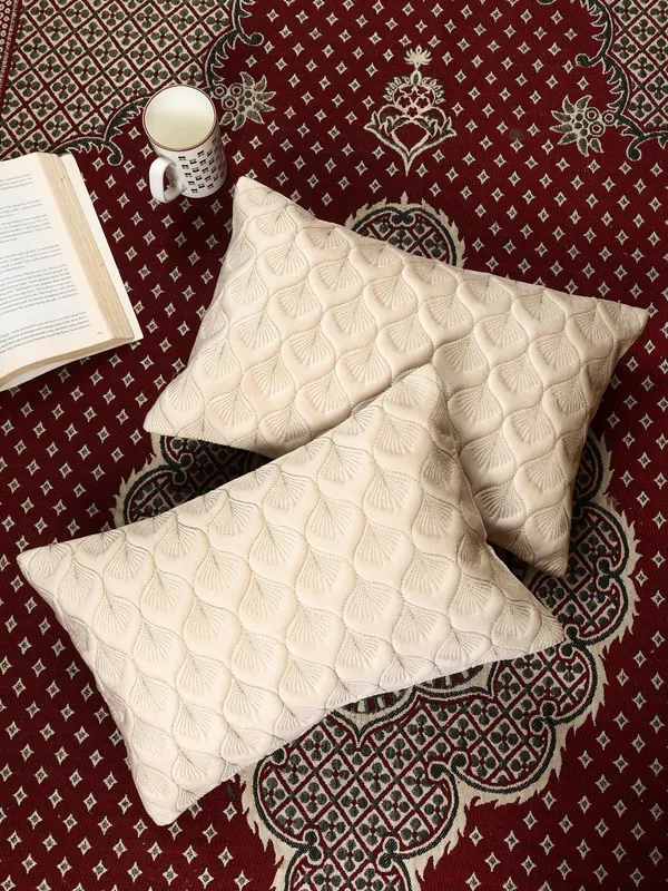 Elegant_Feather_Design_Rectangular_Velvet_Cushion_Covers,_Pack_of_2_Piece_(12x18_inch.)_Cream_Color