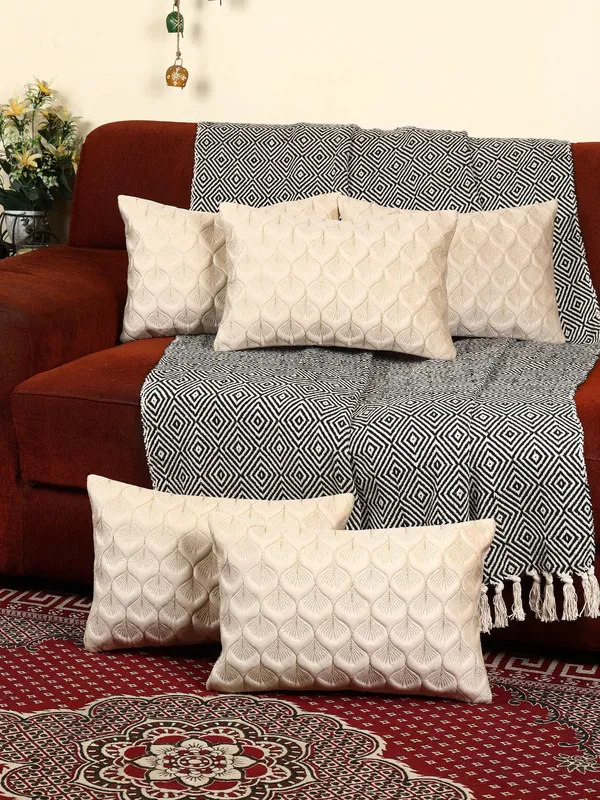 Elegant_Feather_Design_Rectangular_Velvet_Cushion_Covers,_Pack_of_5_Piece_(12x18_inch.)_Cream_Color