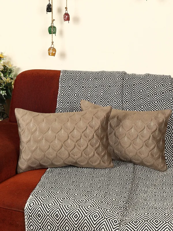Elegant_Feather_Design_Rectangular_Velvet_Cushion_Covers,_Pack_of_2_Piece_(12x18_inch.)_Mouse_Color
