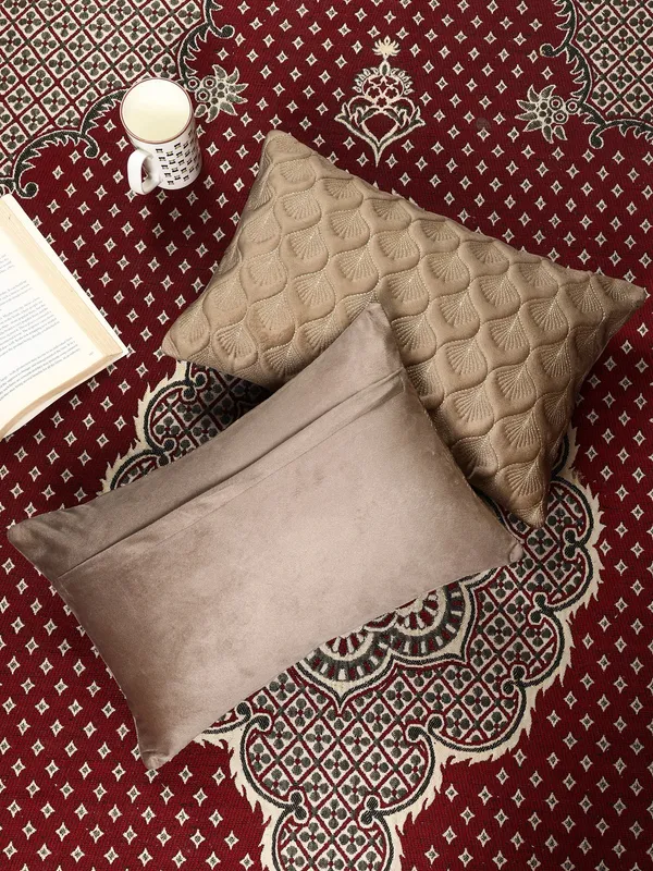 Elegant_Feather_Design_Rectangular_Velvet_Cushion_Covers,_Pack_of_2_Piece_(12x18_inch.)_Mouse_Color